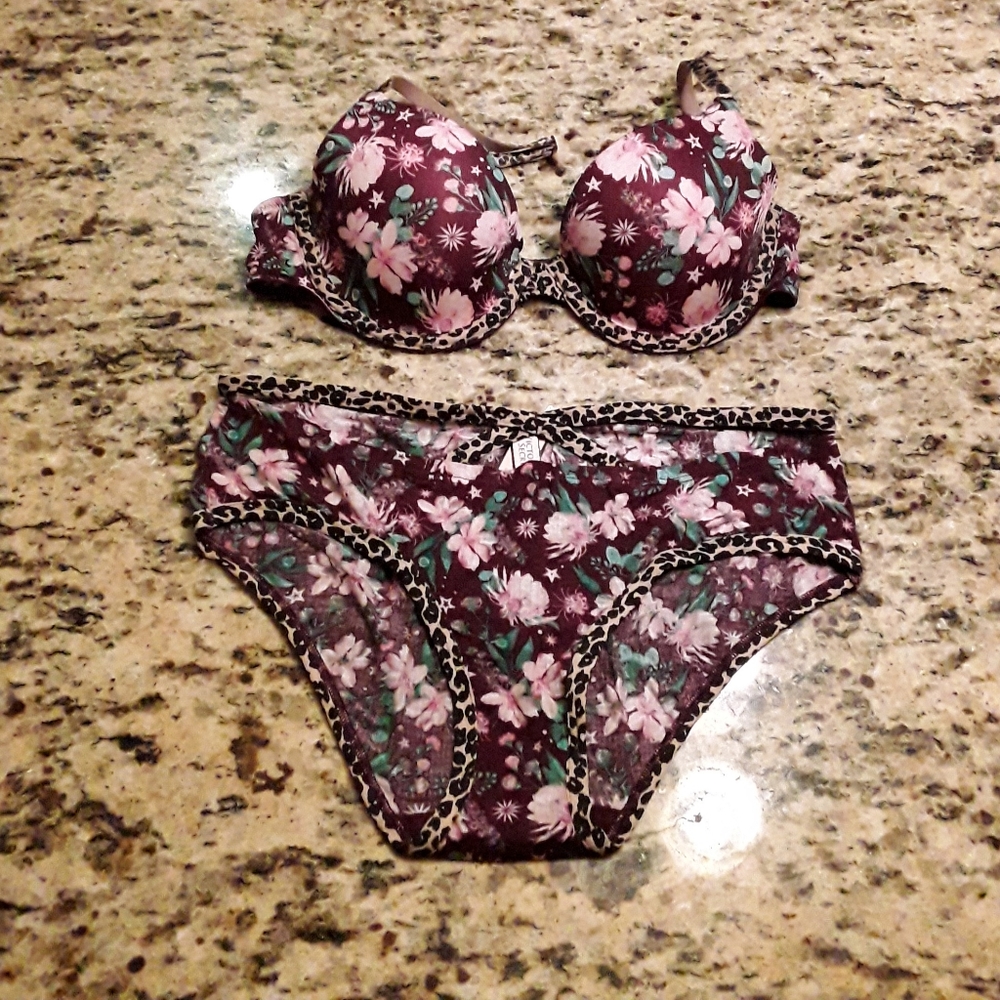Victoria's Secret T-shirt Bra Lightly Lined 34B with Panties